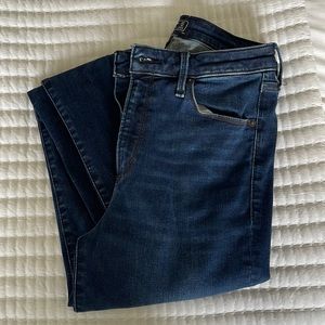 Abercrombie sz 27/4 Curve Love denim. Clean with no rips. Great condition.